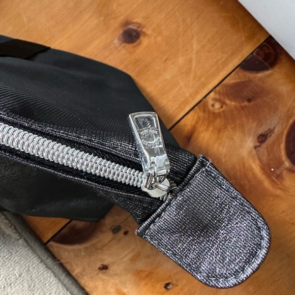 NWT Coach Gunmetal Metallic Gray Duffle Bag Travel Gym Carry On - Picture 4 of 5